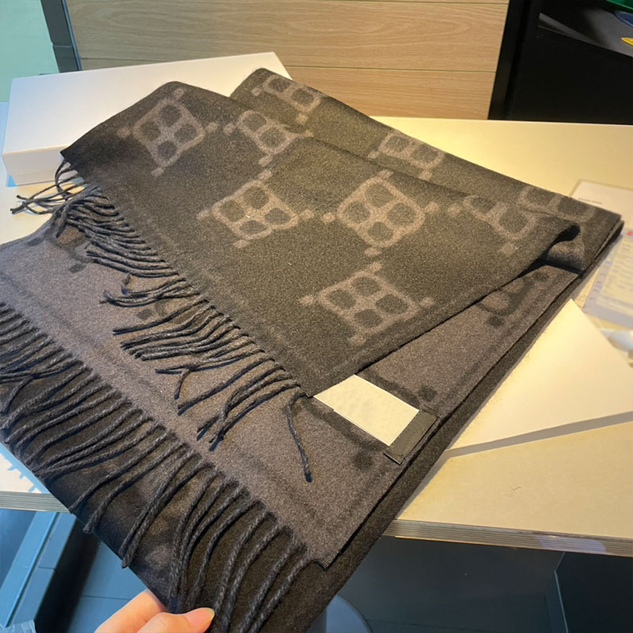 

Mens Cashmere Scarves Fashion Winter Pashmina Soft Scarfs Luxurys Letter Tassels Unisex Top Long Scarve