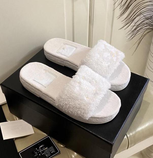 

2022 Luxury Plush thick sole Slippers and Sandals women Lamb Wool Soft Comfort Ladies Vacation Banquet Platform hairy Slippers, Black