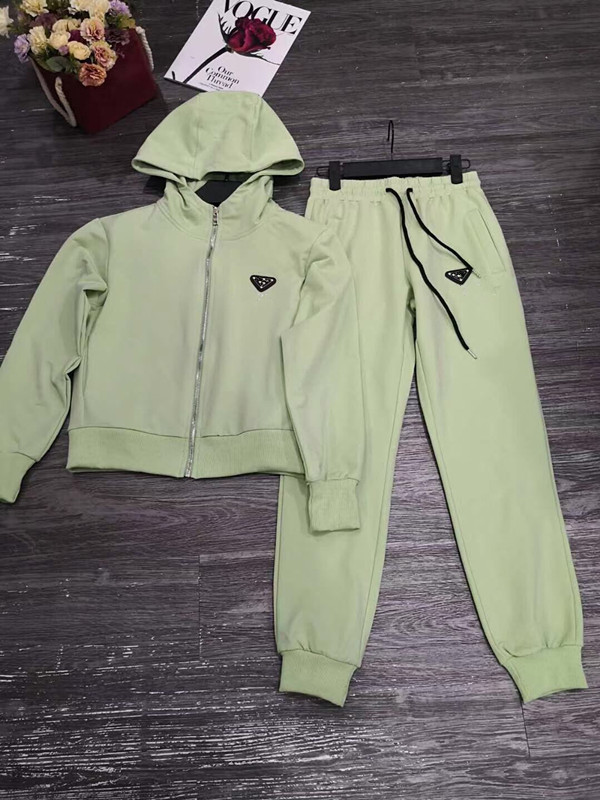 

Womens Tracksuits Designer Classic Triangle Logo Decoration Two Piece Sets Letters Web Panel Jackets And Casual Pants Jogging Suit 2 Colors