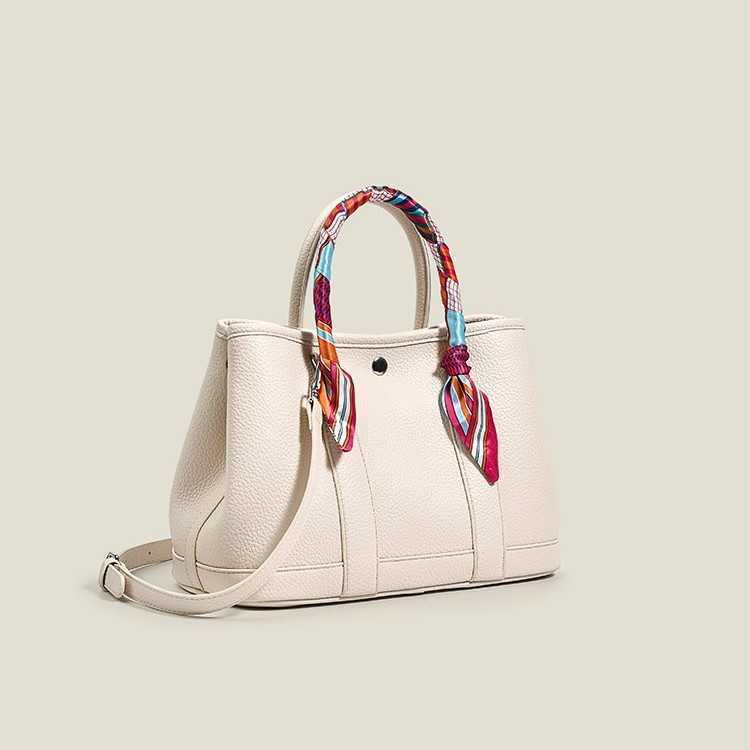

Designer bag Women Large Fashion Classic 2022 new garden large capacity bu et one shoulder portable tot bride wedding, White