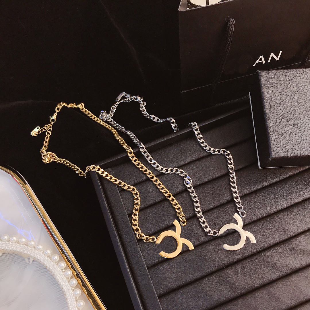 

Fashion Style Pendant Necklace Luxury Designer Jewelry Selected Women's Gift Gold Plated Silver Plated Young People Love Small Design Campus Couple