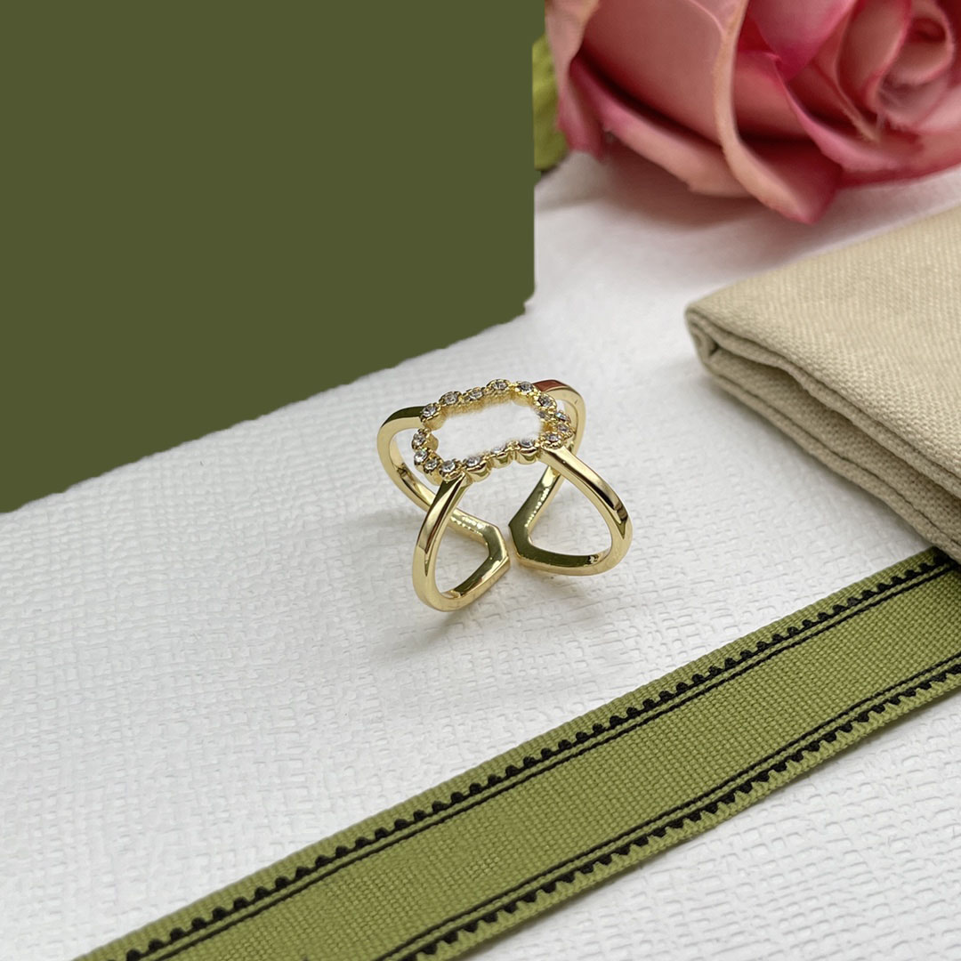 

Designer Gold Rings For Women Mens Luxurys Designers Hoop Wedding Pearly Ring Fashion Charm Letter Earrings Jewlery 2210262Z