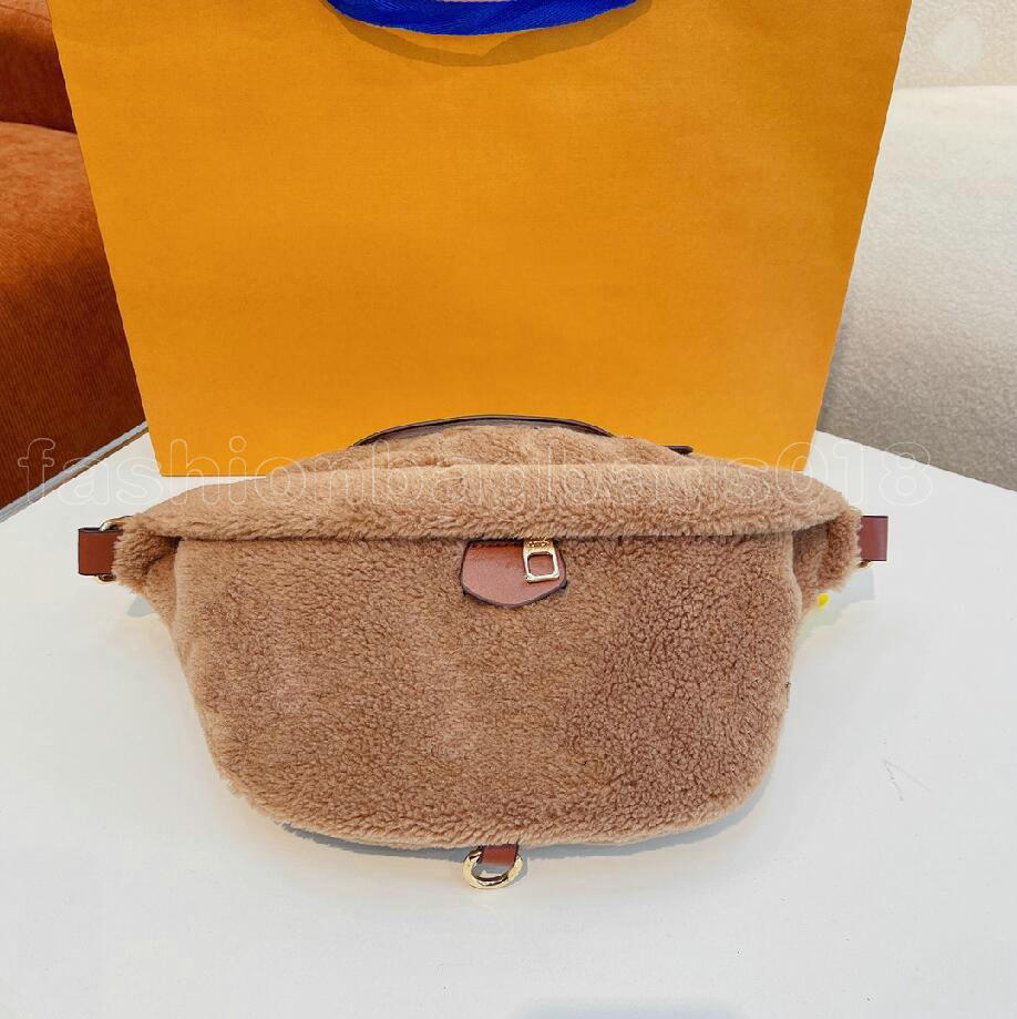Sac de designer Designers 2022 Winter Bum Femmes Sling Luxurys Monogrammes surdimensionnés Sac de ceinture en laine crème douce Cross Body