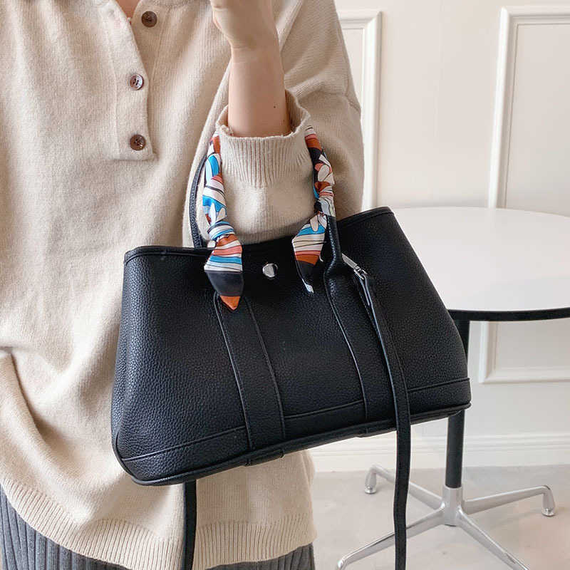 

Designer bag Women Large Fashion Classic 2022 autumn and winter new large capacity portable diagonal cross, White