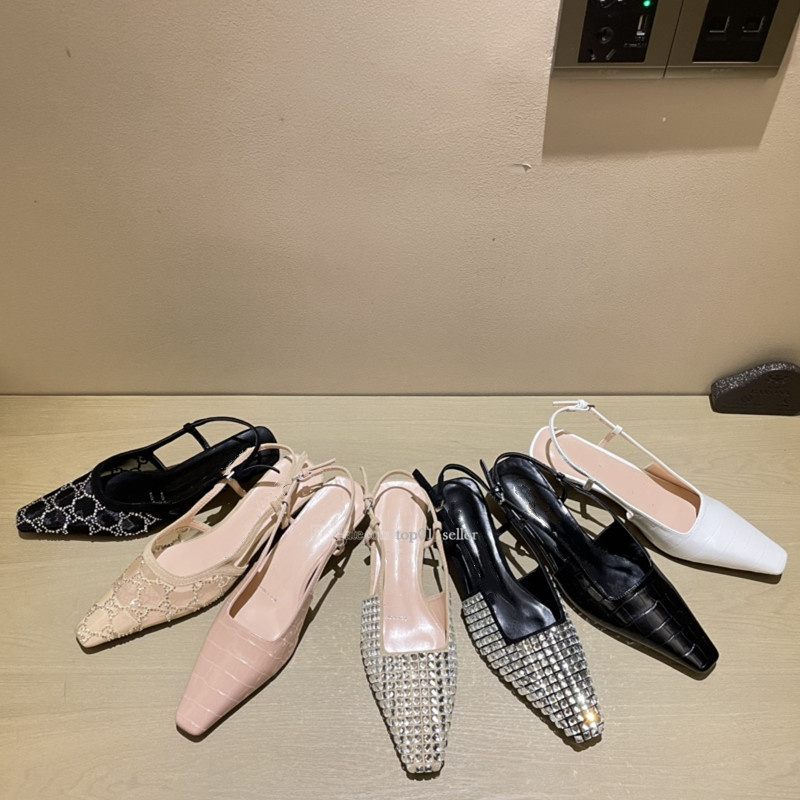 Femmes Sandals Sandals Pump Aria Slingback Les chaussures sont présentées en mailles noires avec des cristaux moteur scintillant Back Backle Ferm