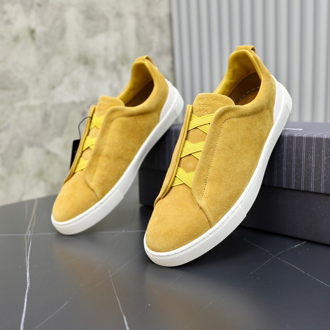 

Sports Shoes Soft touch suede men's triple stitched sneakers Light flexible casual walking elastic skateboard shoes EU38-46