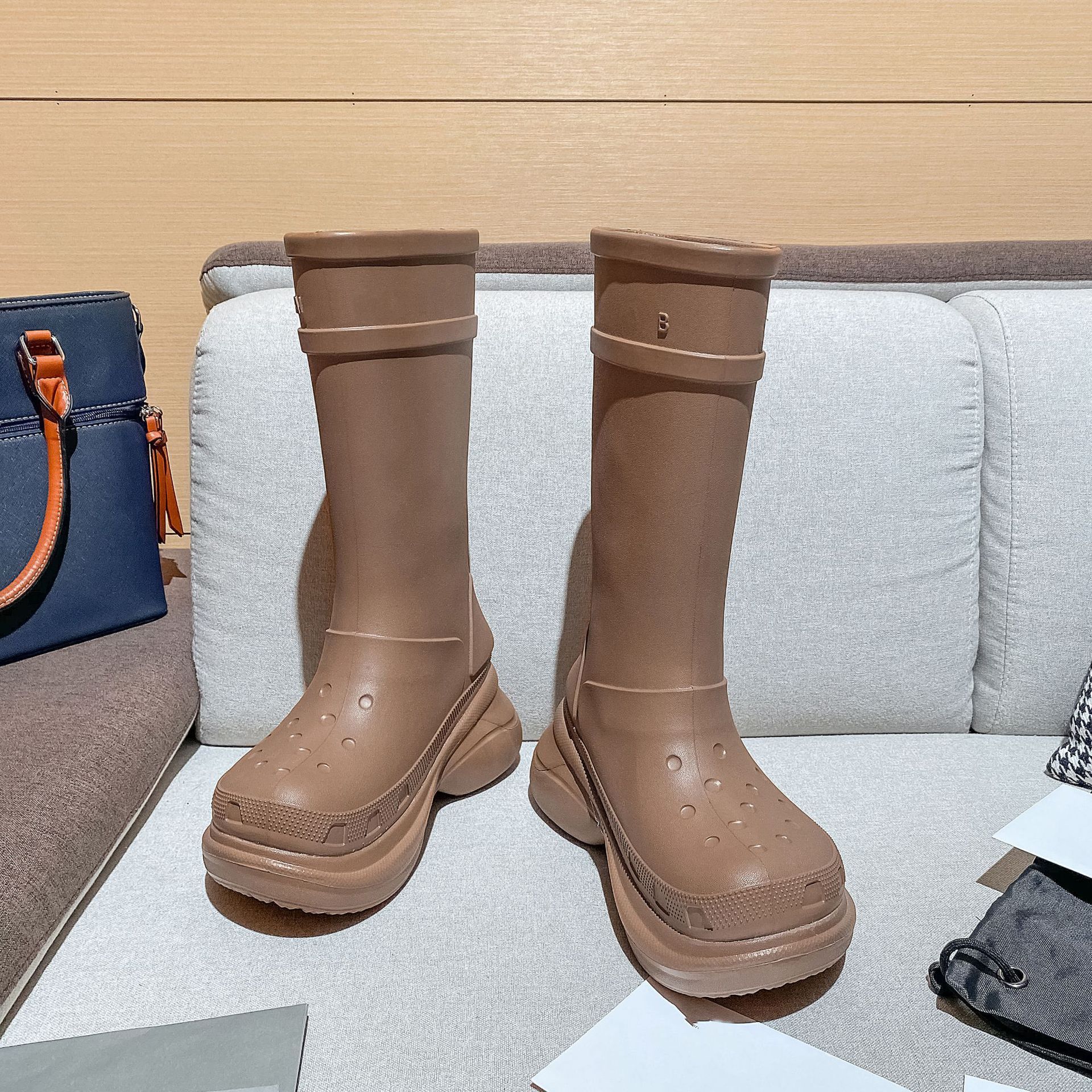 

Designers Croc Boot Men Women Rain Boots Rubber Thick Bottom Shoes Non-Slip Booties Platform Bootie Fashion Knight Boot Jelly Color With Box, Color 1