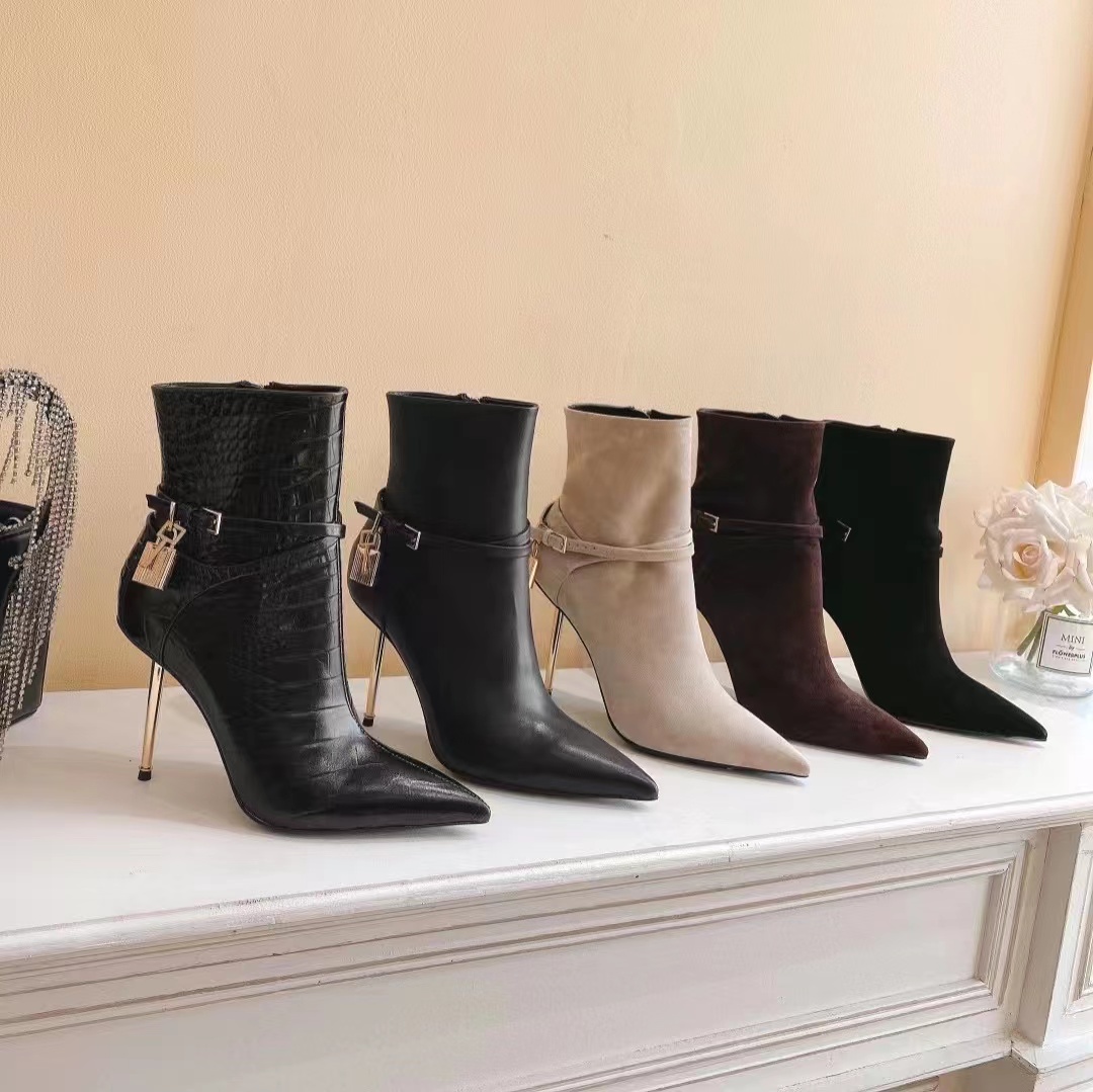 

Leather padlock Ankle Boots side zip shoes Pointed toe Fashion Boot luxury designersstiletto Short boots With box, Black