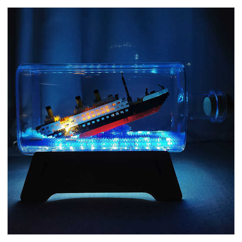 

Blocks Sinking RMS Titanic Model in a Bottle 1040Pcs Mini Size Building Blocks DIY Lighting Set Diamond Bricks Kids Toys Children Gift T221022
