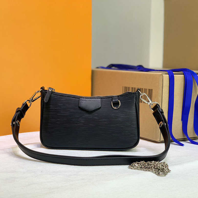 

Designers POUCH ON STRAP shoulder bag handbags luxurys women fashion classic totes woman chain purses crossbody bags, Black