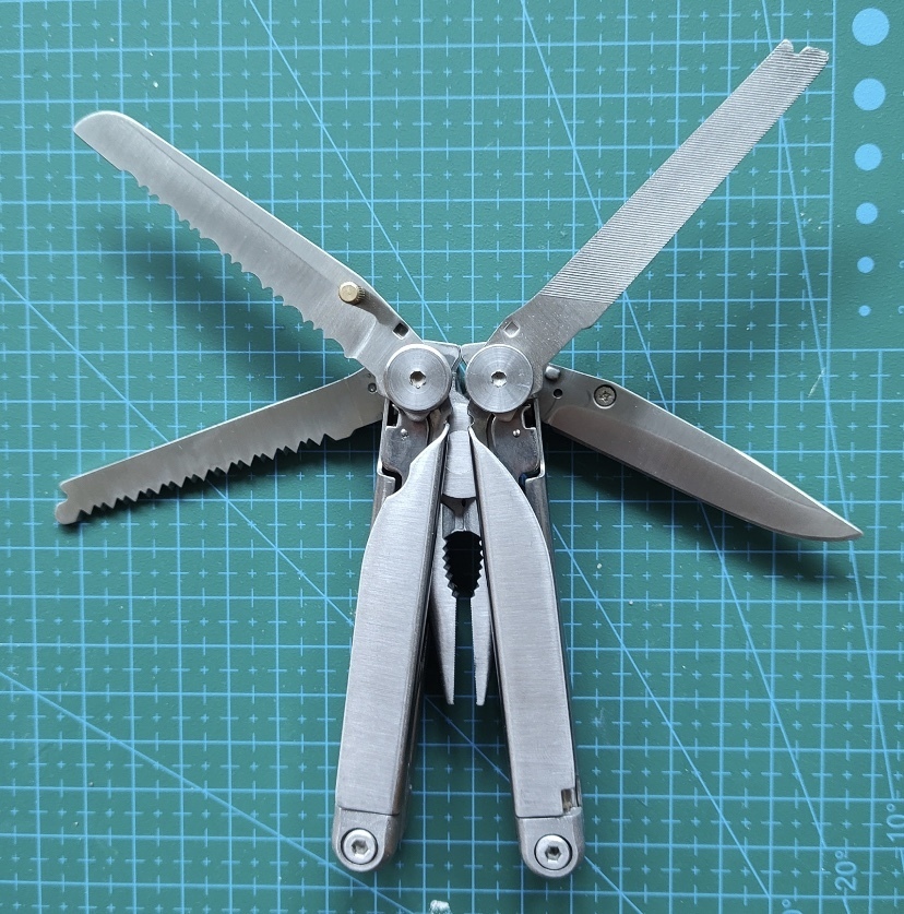

Outdoor Gadgets Outdoor Survival MultiTool Folding Knife Pliers Scissors Screwdriver SelfDefense Tactical Camping Equipment Hiking Bushcraft 221027