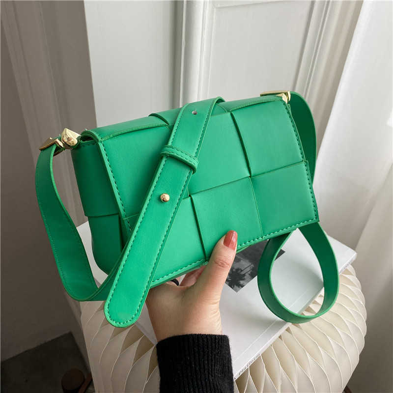 

Luxurious Designer Bottess bags Venetas 2022 spring new candy color shoulder women's better woven leisure messenger have a logo, Green