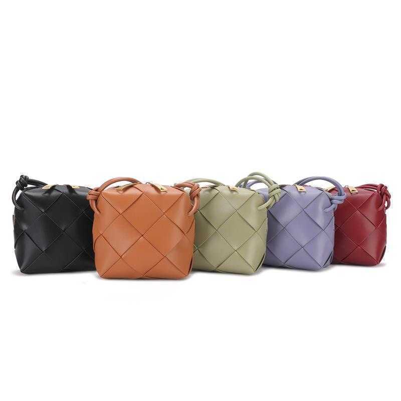 

Classic fashion woven Bottess bags Venetas cross-country camera Magi e cassette fragrant box rhombic 2022 autumn one shoulder cross body have logo, Black