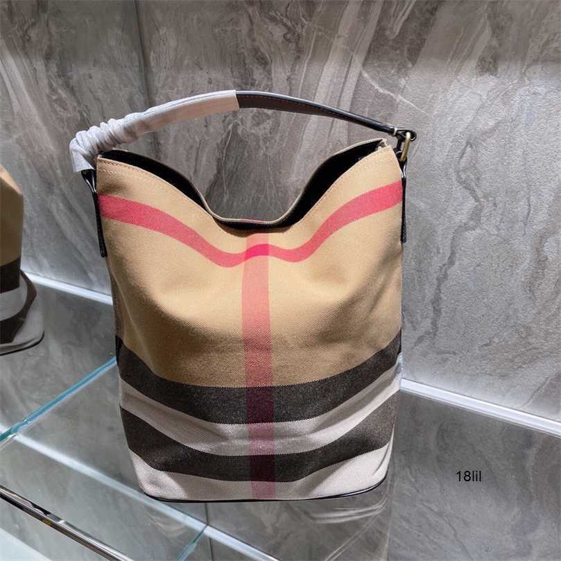 

Designer Luxury Burbrerity Bags For Women High Quality Brown Crossbody Handbags Vintage Burbrery Leather Wallet Paris Plaid The Totes Bag Fashion Purses G4LL, Black