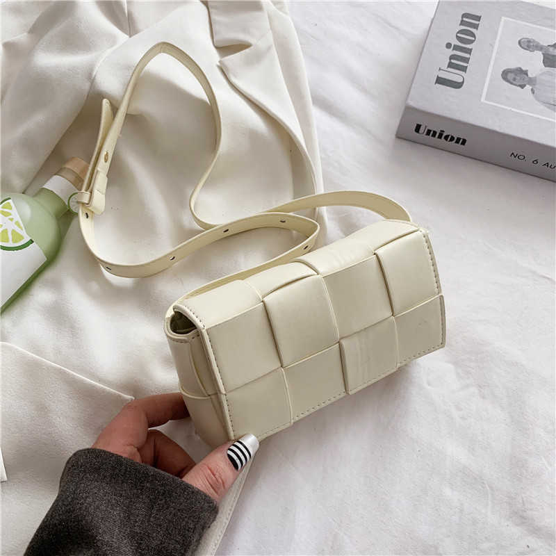

Handbags Designer Bottess Ladies Venetas Spring and summer 2022 new single shoulder fashion Mini chest versatile Crossbody waist ha have a logo, White