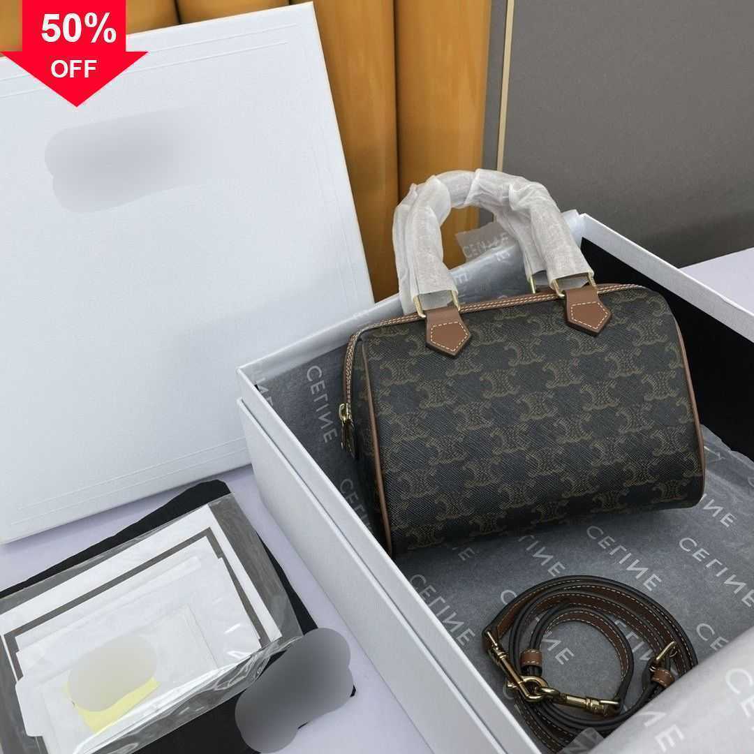 Designer Bag Boston Bag Women's Hand Shoulder Cross Retro European and American Zipper Pillow Leather Factory Direct Sale
