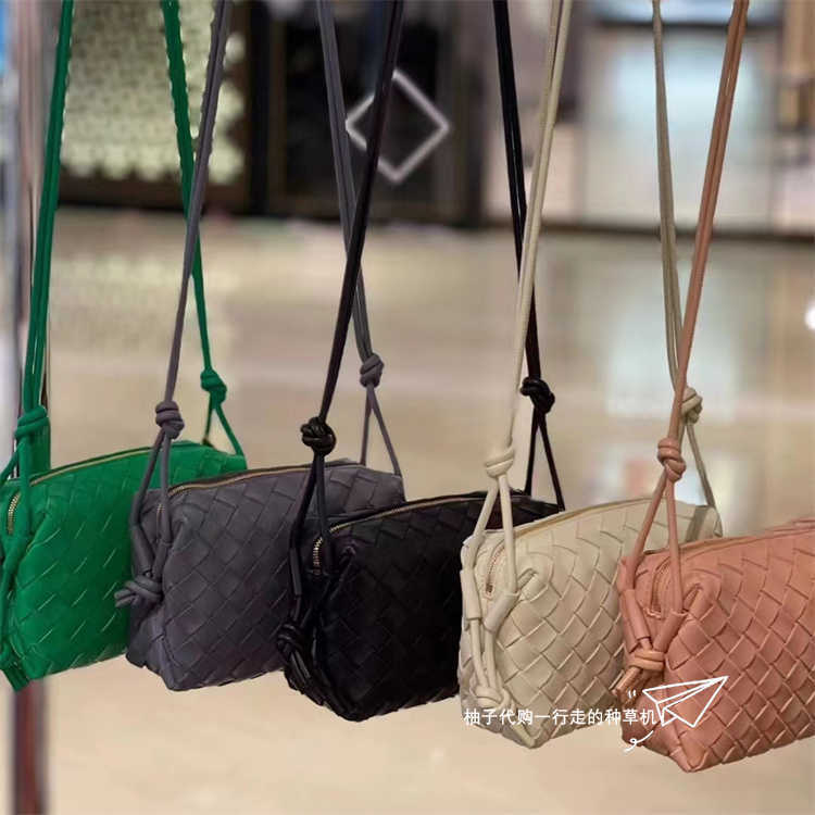 

Classic fashion woven Bottess bags Venetas cross-country camera small square box loop Camera Mini Single Shoulder Messenger have logo, White