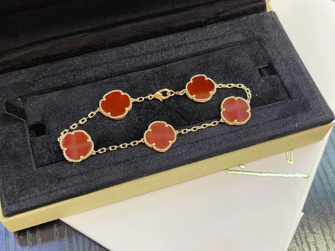 

red hot lady Designer clover charm Bracelets Personality Bangles Jewelry Dance Party Women Superior Quality