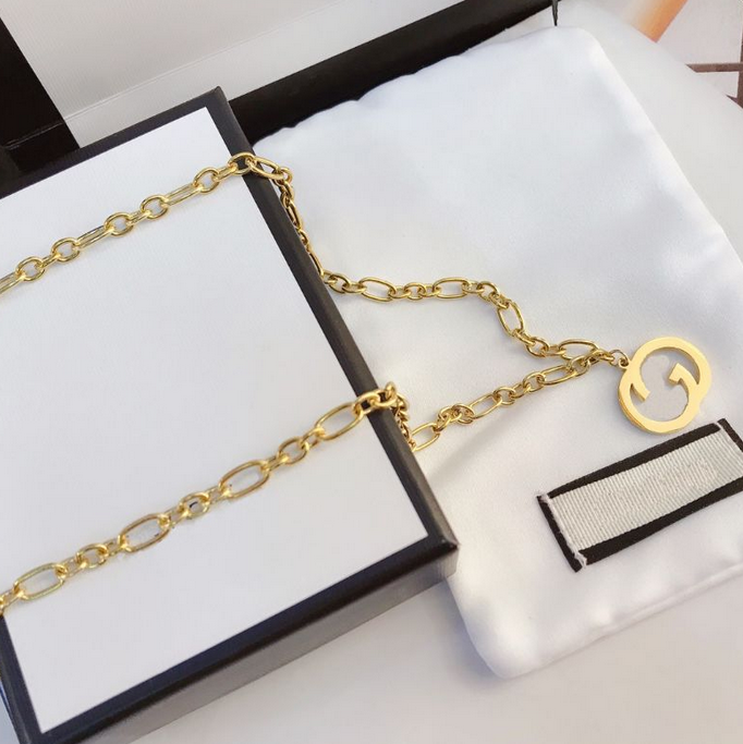

23ss Fashion Pendant Necklace Exquisite Accessories Classic Designer Jewelry Women Design Artistic Flavor Luxury 18k Gold-plated Versatile Foundation
