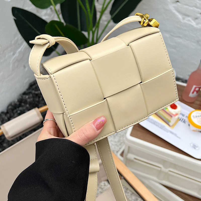 

Luxurious Designer Bottess bags Venetas Feeling women's versatile 2022 new trendy net red hand woven messenger chest small square have a logo, White