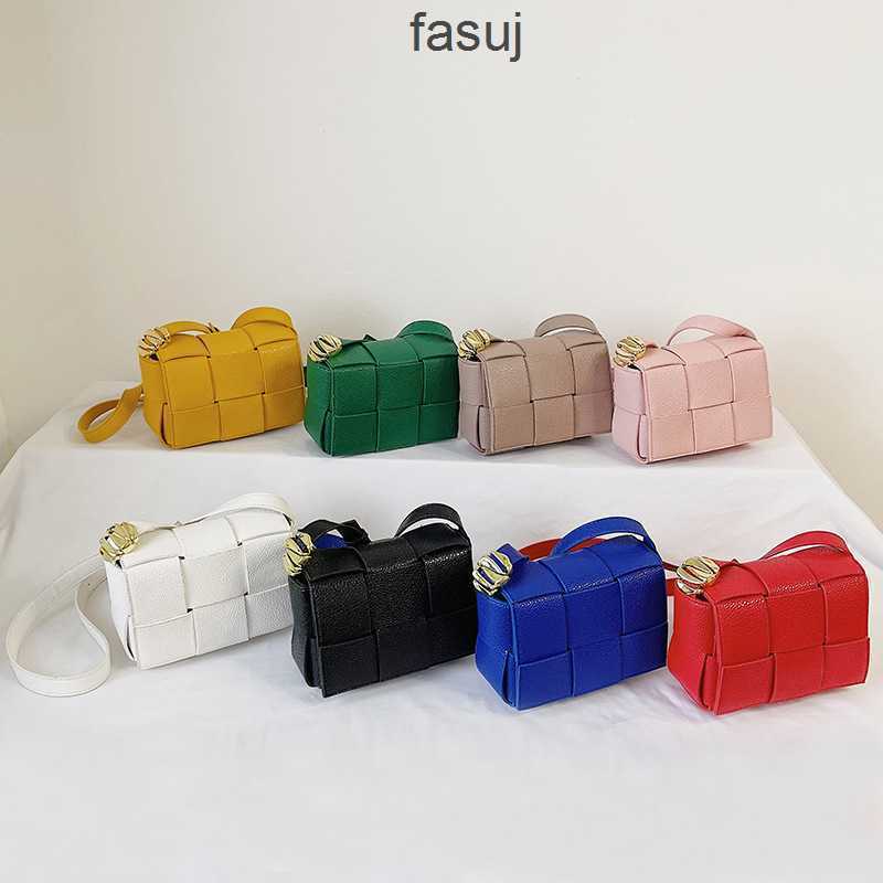 

Luxurious Designer Bottess bags Venetas 2022 spring new fashion Mini woven small women's lattice foreign style texture messenger single shoulder lipsti Fashion, White