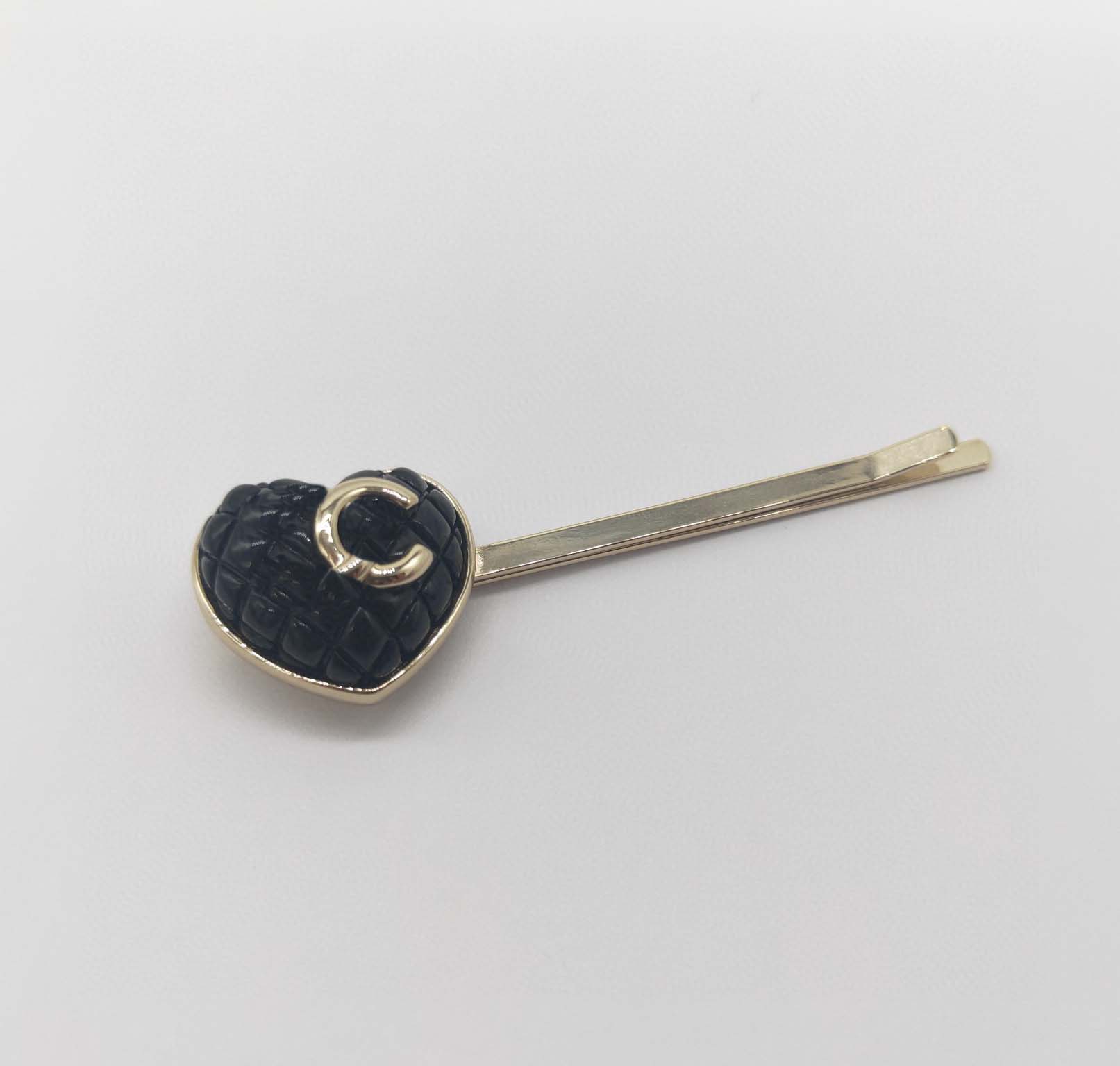 2022 Luxury quality Charm heart shape hair clip black color in 18k gold plated have box stamp PS3473A