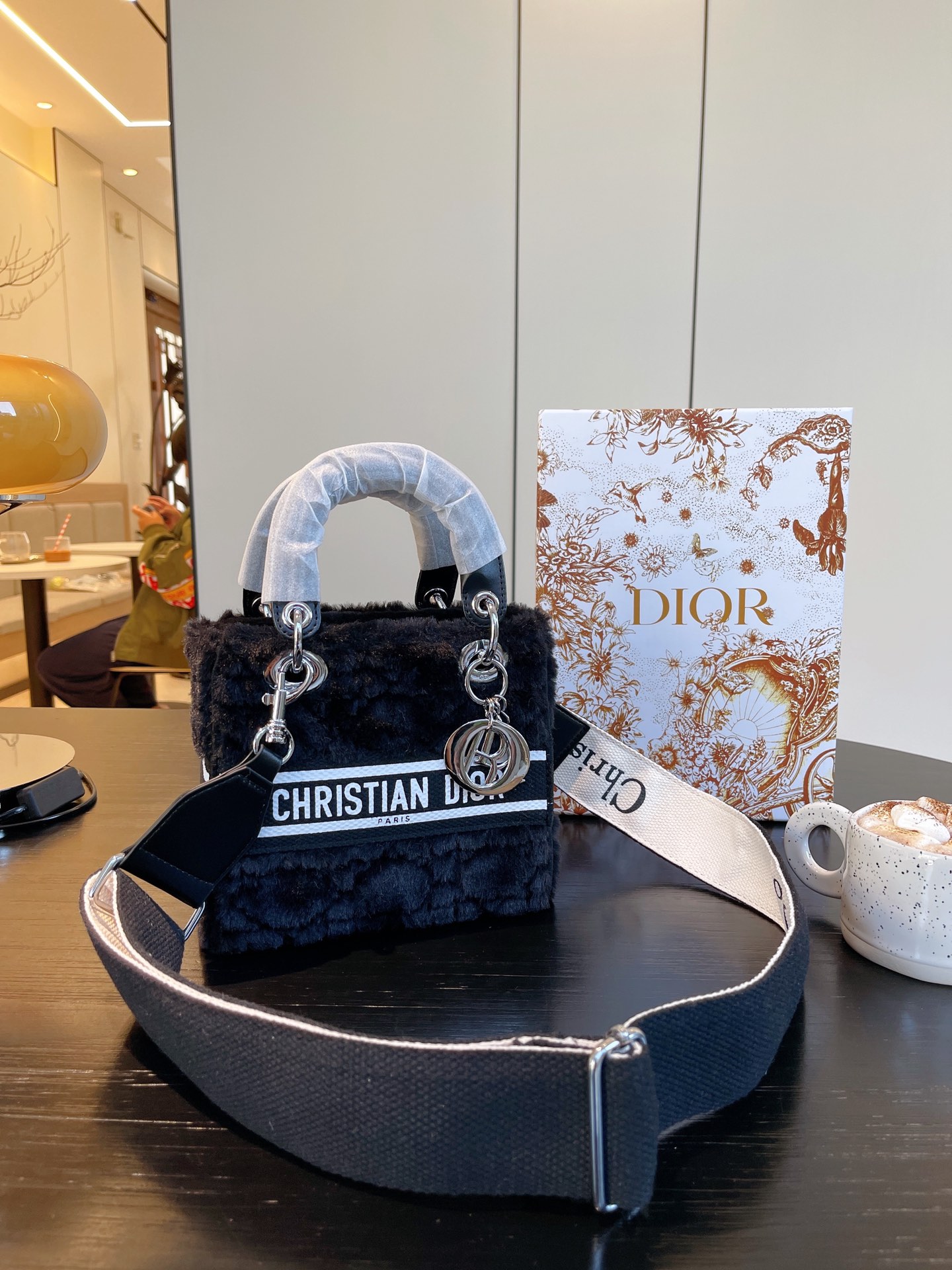 

The new Dior bags Princess Diana Maomao is so beautiful 20X17 cm, White