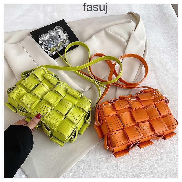 

Fashion Ladies Bottegss bags Venetas 2022 Summer Single Shoulder Small Fragrant Women's Texture Personalized Woven Diagonal Square, Black