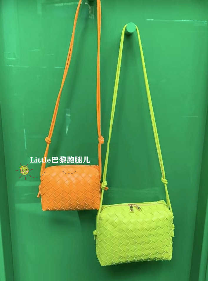 

Classic fashion woven Bottess bags Venetas cross-country camera On the way Mini Loop Woven Camera Small Square Couple Box have logo, Black