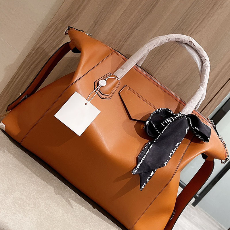 

2022 Designer ladies handbag messenger bag tote style outdoor casual fashion 9A quality presbyopic one shoulder suitable for all kinds of occasions 45CM, Contact me
