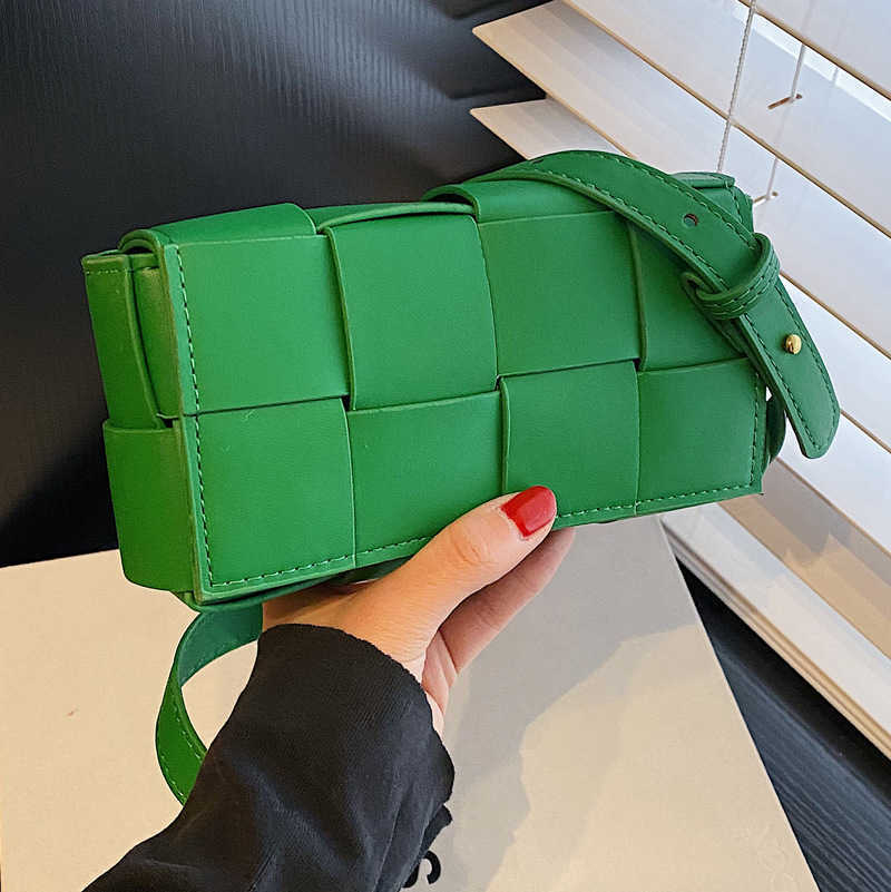 

Handbags Designer Bottess Ladies Venetas Texture small women's versatile 2022 new fashion net red woven messenger chest waist have a logo, White