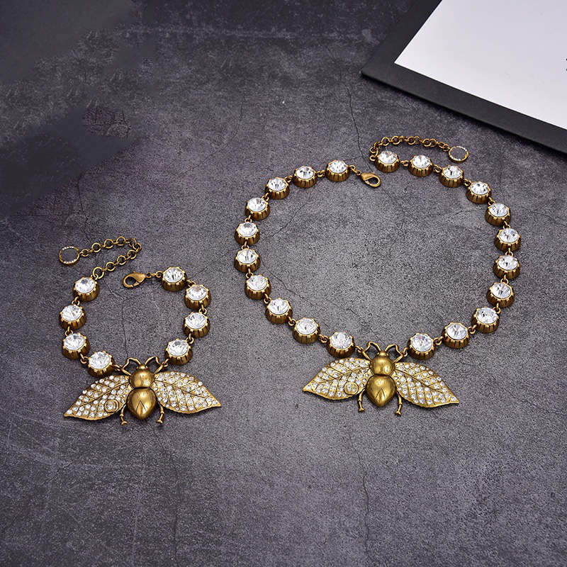 

Designer Jewelry Sets Fashion Bracelets Necklaces Womens Luxury Diamond Insect Pendant Bracelet Necklace Gold Plated Jewelrys Chains Men Top