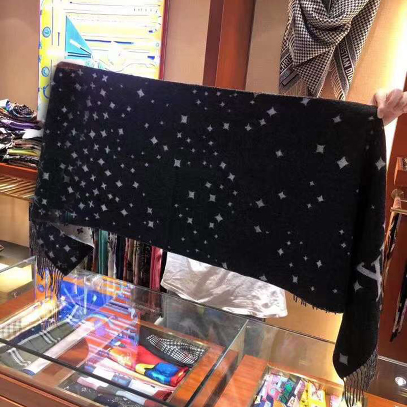

2022 Luxury Cashmere V Scarf Women Luxury Brand Designer Pashmina Shawls Warm Blanket Wraps Female Foulard Bandana Brand Thick Print Scarves