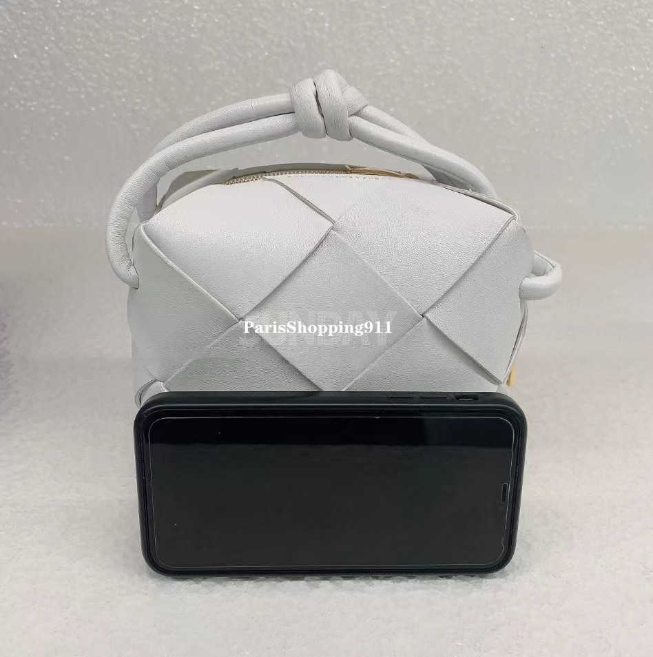 

Classic fashion woven Bottess bags Venetas cross-country camera Cassette Mini Woven Box Camera Diagonal Span Small Square have logo, Black