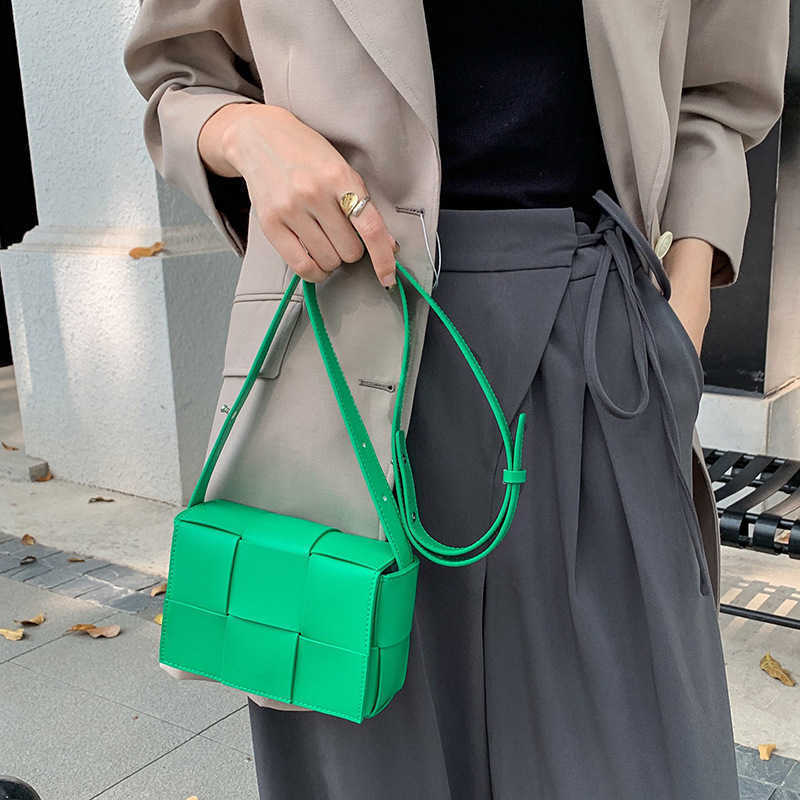 

Luxurious Designer Bottess bags Venetas 2022 new leather leisure and fashion single shoulder woven women's minority design Crossbo have a logo, Black