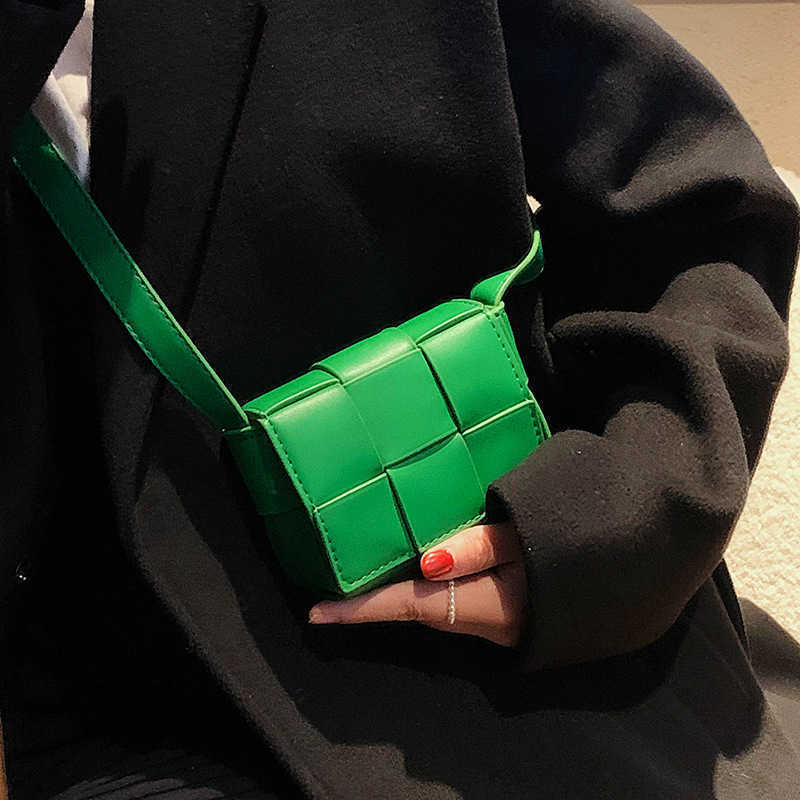 

Luxurious Designer Bottess bags Venetas Small designed by minority women 2022 new fashion summer feeling mini green woven texture have a logo, Black