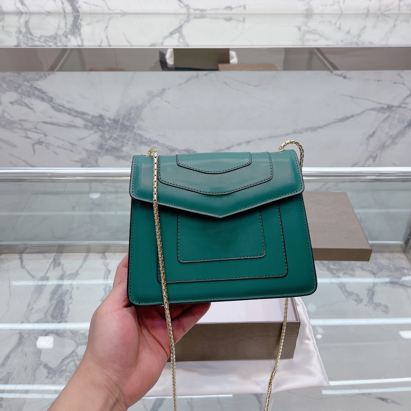 

Designer Women Chain Messenger Bags Wallet Plain Genuine Leather Smooth Surface Snake Head Decoration Hardware Cowhide Flap Purse Back Pack Luxury Crossbody Bag, White (20*15cm)