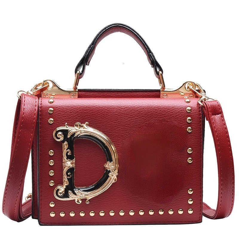 Fashion D 2022 G Designer Womens Bags Rivet Decorated Handbag Palace Style Shoulder Bag High-quality Leather Flap Messenger Ins New Totebags