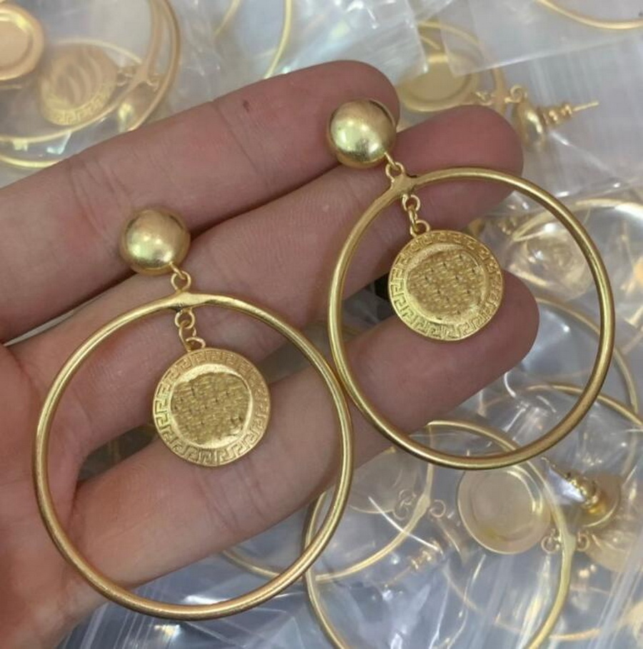 

Fashion Dangle Chandelier Hoop Earrings V letter Ear Studs Banshee Medusa portrait 18K gold plated Designer Jewelry Birthday Festive Engagement Gifts ME --- 0 2