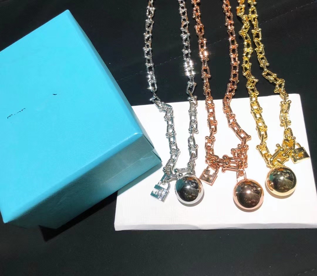 

Luxury Hardware Pendant Necklaces Brand Designer Bamboo Bucket Lock Chain Round Ball Charm Chain For Women Jewelry