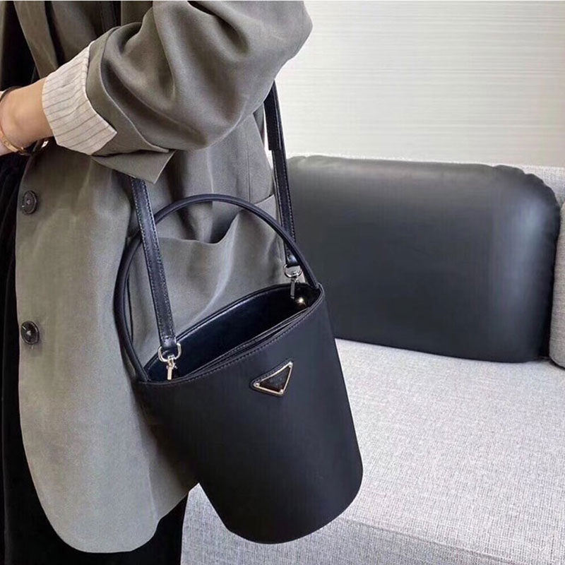 

Bags Designer women Tote Bucket bag black Luxury fastion shoulder crossbody bag Rich Real Classic marc Modeling leather saddle purses Large the Totes handbag, Contact me