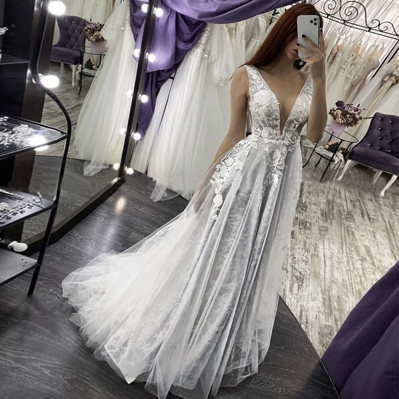 

Smoky Gray Boho Lace Wedding Dresses Floor Length V-Neck Appliques Tulle Bridal Gowns Backless Bride Dress For Beach Weddding, Dark green