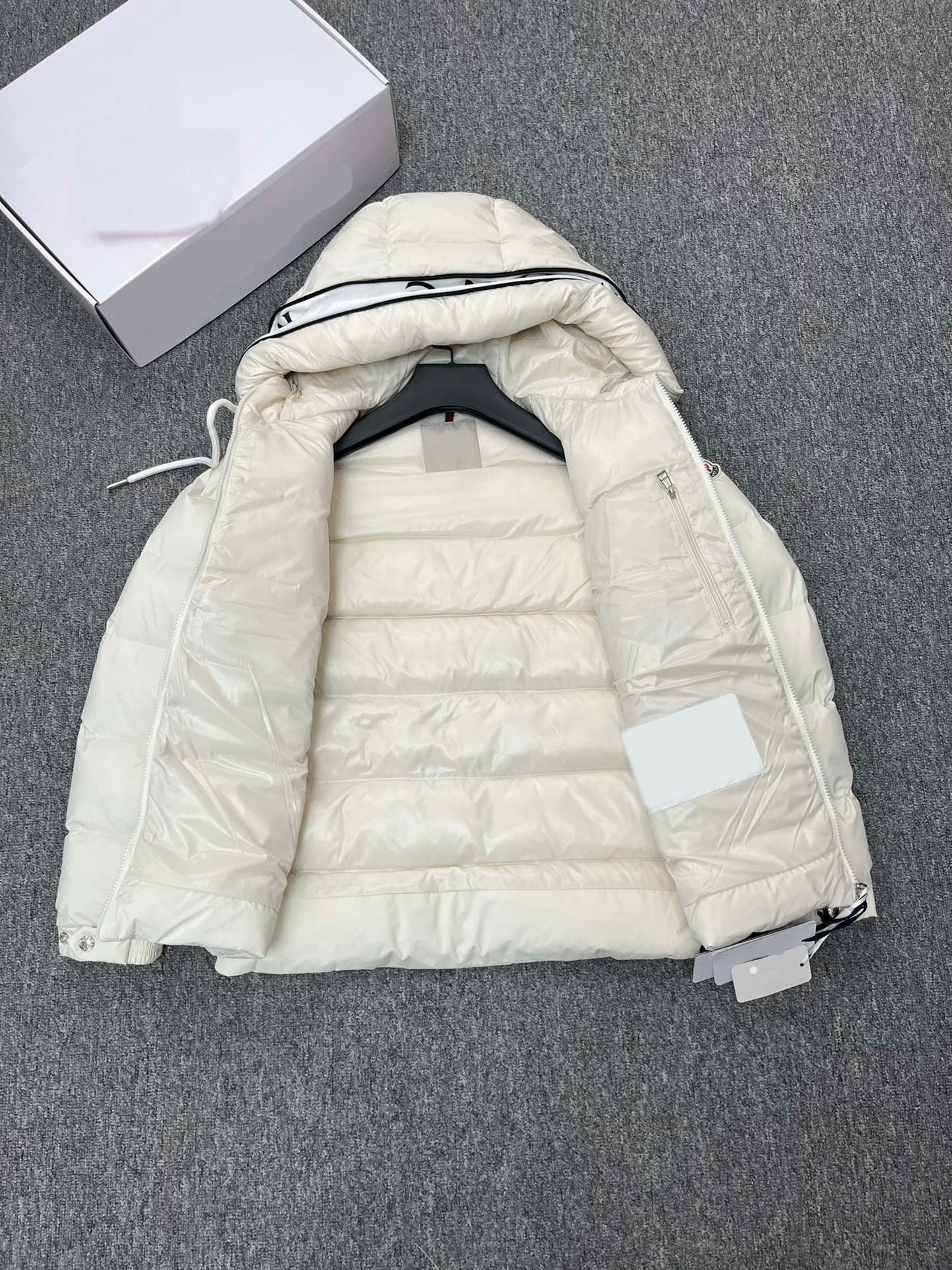 

mon MAYA Luxury Designer Men's Down Jacket Women's Jackets Fashion coat 2 Color Embroidery White Black Army Green Asian Size S/M/L/XL/2XL