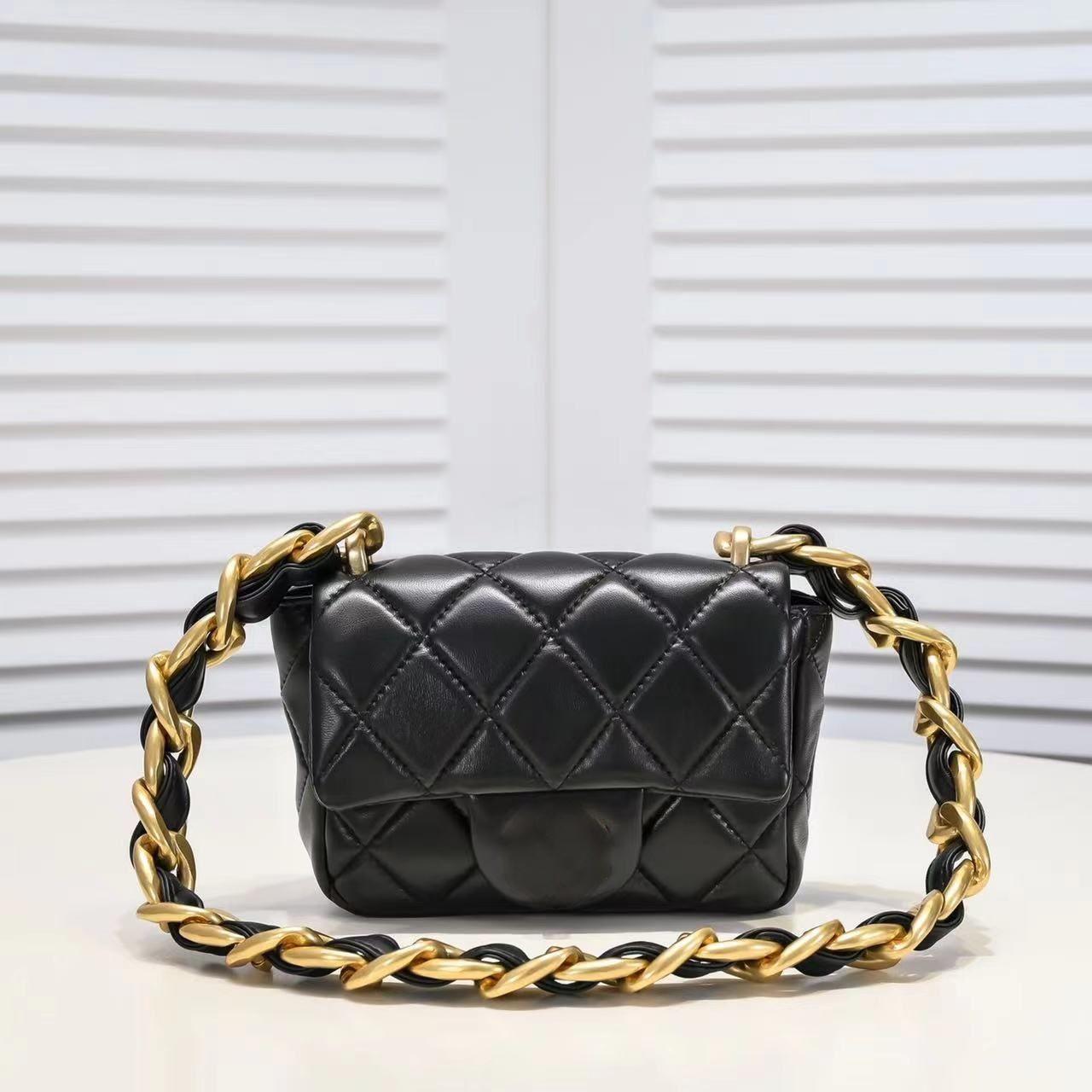 

Shoulder Bags luxury Designer hand bag fashions crossbody classic quilted sheepskin Large gold chain armpit hands womans shoulder sling s, Empty box