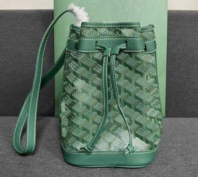 

2022 Fashion Designer Single Shoulder Bags Goes with Everything Small Floating Strip Mini Bucket Bag Oblique Ladies High Quality Leather Ox Bag, Red2