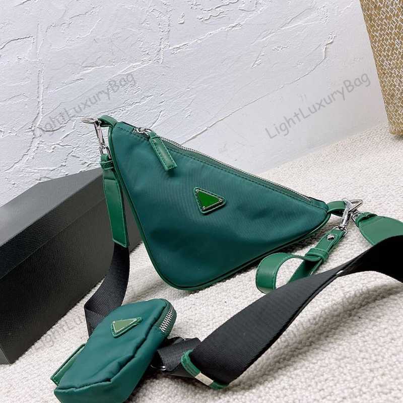 

Triangle Bag Designer Wide shoulder-strap Crossbody High capacity fashion wallets For Women Classic Famous Brand Shopping Purses 221028