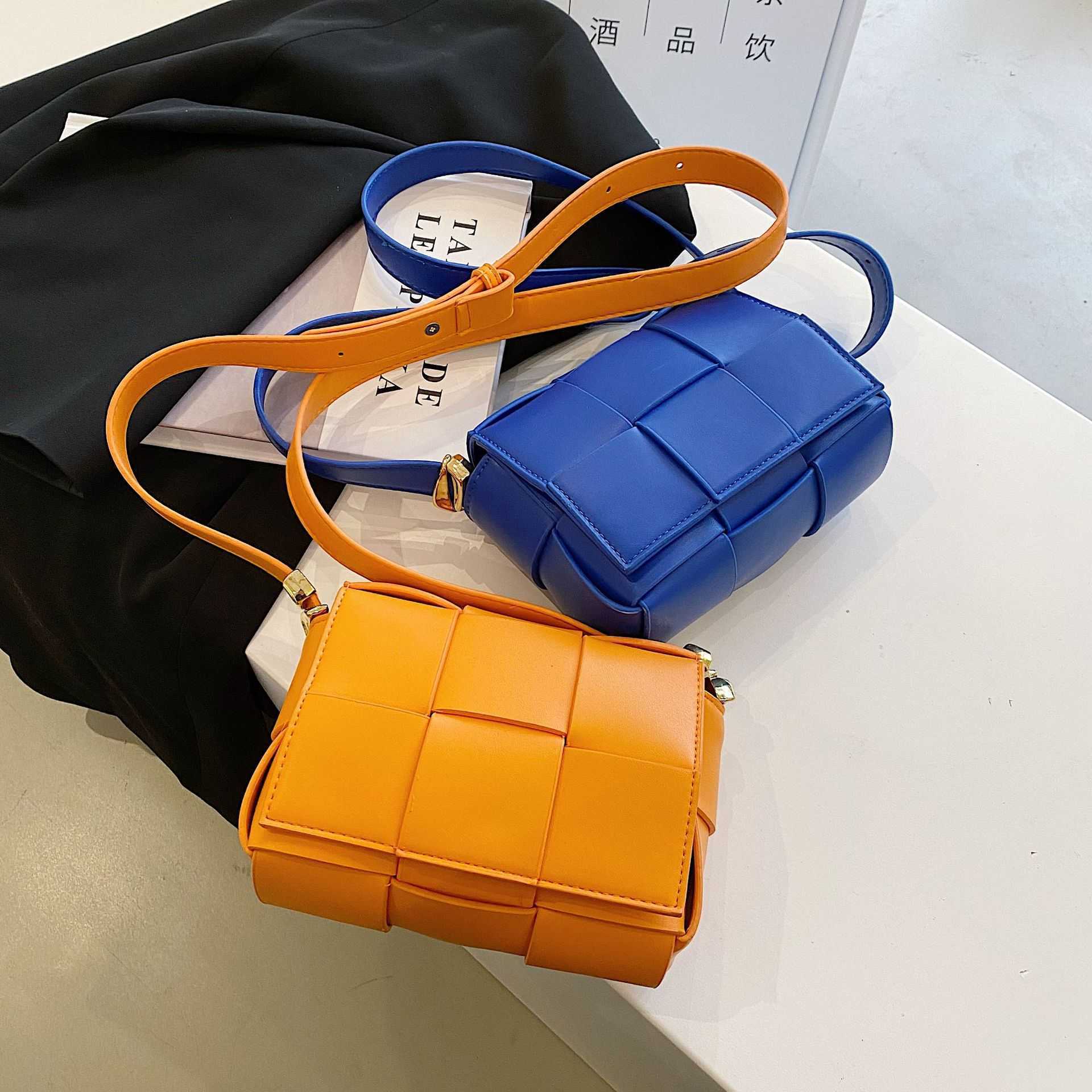 

Luxurious Designer Bottess bags Venetas Korean woven fashionable small square 2022 summer new ins casual messenger trend one shoul have a logo, White