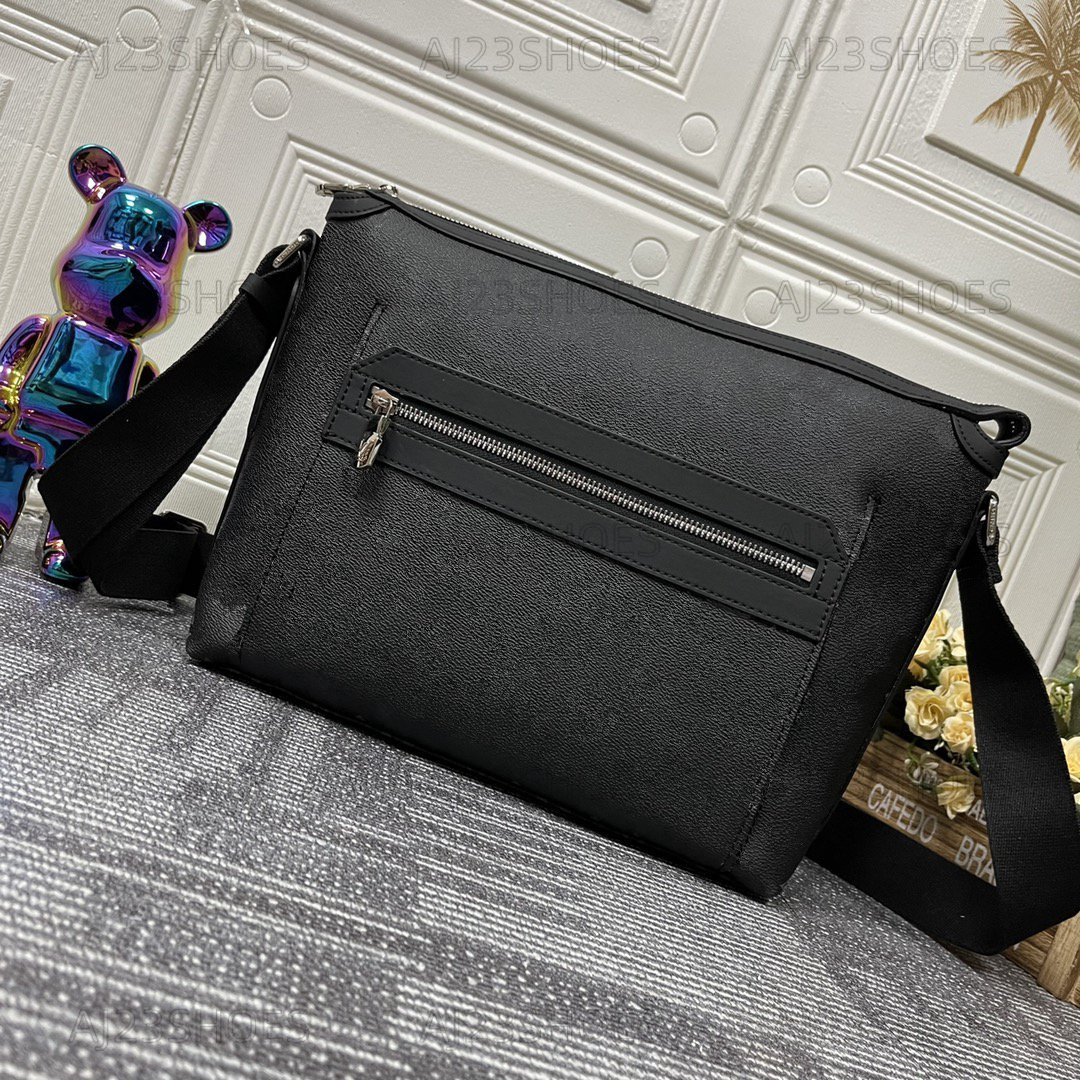 

ODYSSEY SMALL MESSENGER BAG M44223 men briefcases Monograms Eclipse Canvas black flower casual Business bags, 01
