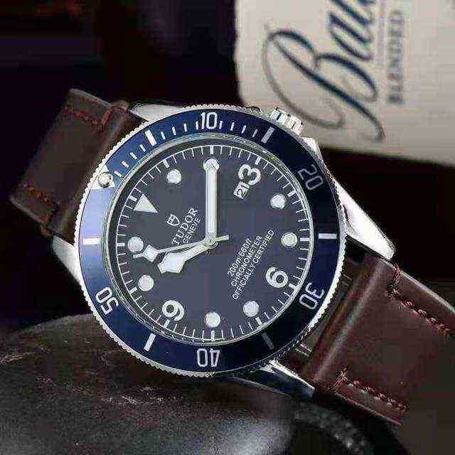 

Titanium Tudors Pelagos 25600 Zf Watch Fashion Watches Mens Montre Movement Luxury Designer Watch Fashion Women's Men's Tudors E9ji Ziz3, Beige