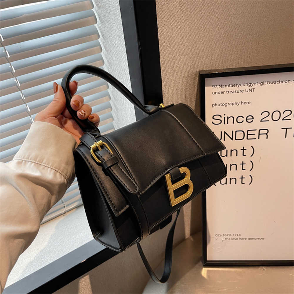 

Factory wholesale new 2023 Female Autumn and Single Shoulder Crossbody Handbag New High Sense Net Red Small Square, White